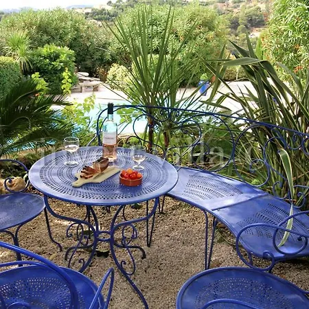 Sleeps 6 Pool Willa