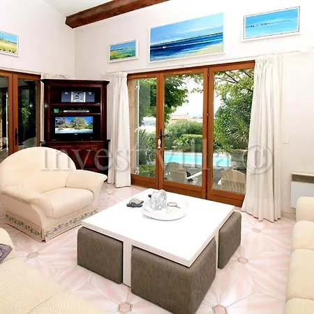 Villa Sleeps 6 Pool