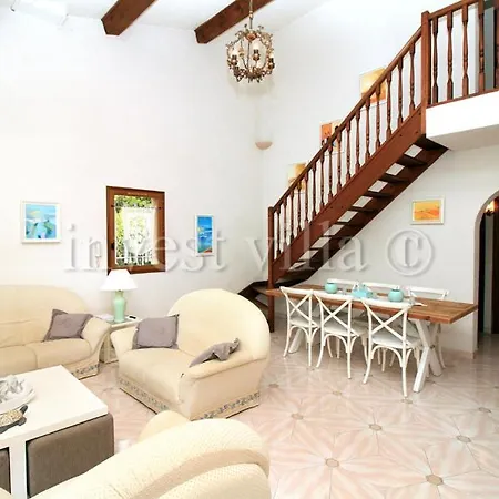 Sleeps 6 Pool Villa